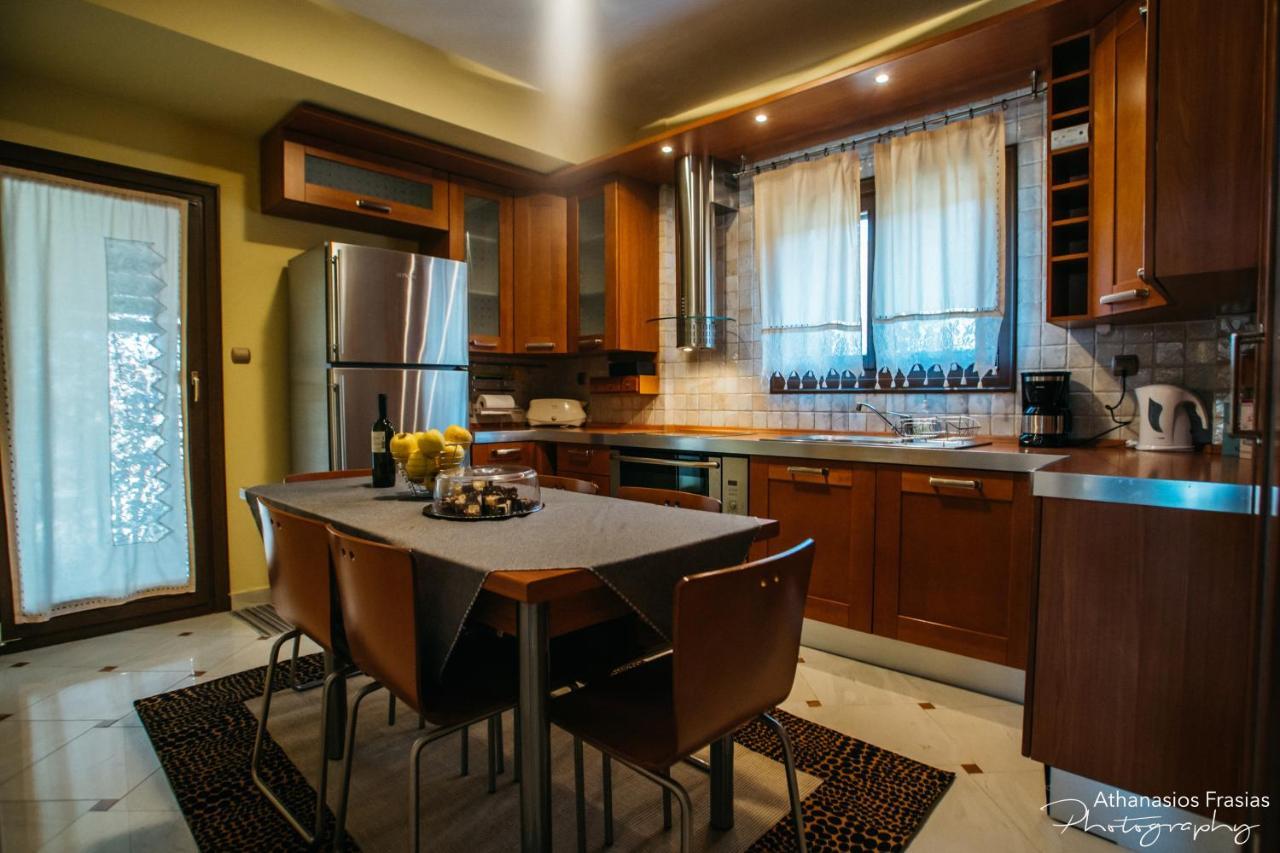 Villa Luxury Paradise Kastoria Lithia Екстер'єр фото